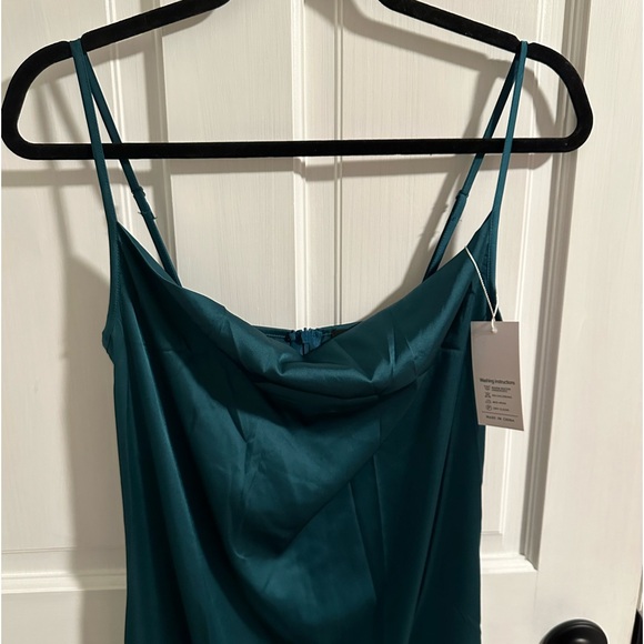 Satin dress👗 - Picture 4 of 6